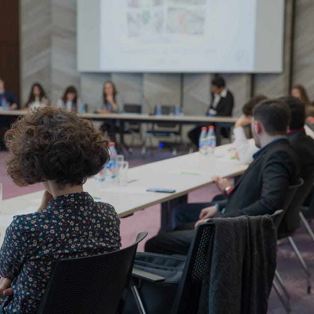 government-industry https://mlrzhqnmpoyc.i.optimole.com/w:640/h:640/q:mauto/rt:fill/g:ce/f:best/https://ditserv.com/wp-content/uploads/2024/12/government-industry.jpg